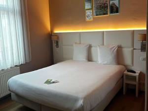 Postel nebo postele na pokoji v ubytování greet hotel Lille Gare Flandres - Groupe Accor