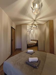 En eller flere senge i et værelse på Apartament pod Groniem