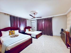 Letto o letti in una camera di Coconut Pointe Villa & Beach Resort