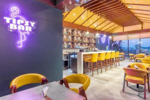 Mystique Mayong Resort餐厅或其他用餐的地方