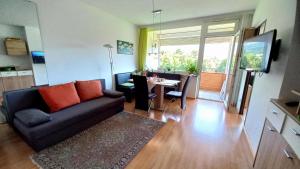 Χώρος καθιστικού στο RUTH Haus KMB Seeblickappartement am Ossiacher See, Hallenbad, Skiarena Gerlitzen