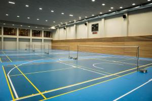 Tenis a/nebo squash v ubytování Hotel S-PORT Véska nebo okolí