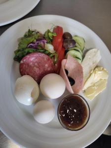 Makanan di atau berdekatan hotel