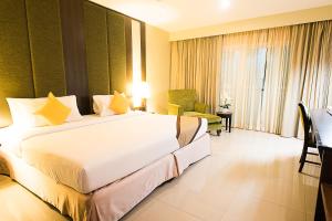 Ein Bett oder Betten in einem Zimmer der Unterkunft Intimate Hotel Pattaya - SHA Extra Plus