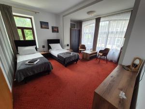 Posteľ alebo postele v izbe v ubytovaní Apartamenty Amadeus