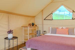 Letto o letti in una camera di Bukovel Glamping