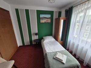 Posteľ alebo postele v izbe v ubytovaní Apartamenty Amadeus