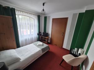 Posteľ alebo postele v izbe v ubytovaní Apartamenty Amadeus