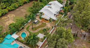 Bazén v ubytování Casa Kalista Luxe 4BHK w Jacuzzi nebo v jeho okolí