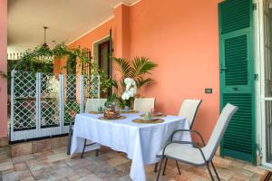 Φωτογραφία από το άλμπουμ του Appartamento in villa nobiliare vicino ciclabile con Ac e patio esterno σε Taggia