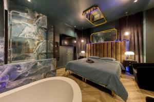a bedroom with a bed and a painting on the wall at La Suite Versailles freeParking table massage Clim in Montreuil