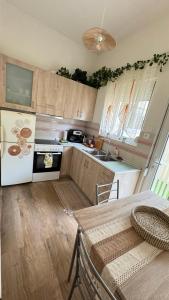 Dapur atau dapur kecil di Hidden Lemons - Boho stay in Rhodes
