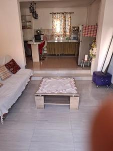 Nhà bếp/bếp nhỏ tại Cozy studio at beaubassin opposite intermart