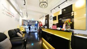 TV a/nebo společenská místnost v ubytování 7 Wonders Boutique Capsule