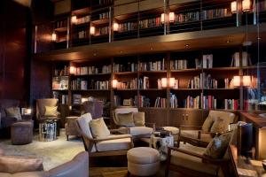 O zonă de relaxare la The Chedi Andermatt