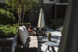O zonă de relaxare la The Chedi Andermatt