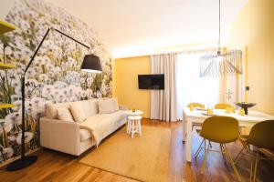 Posezení v ubytování Yellow Flat by GrazRentals with best location & free parking