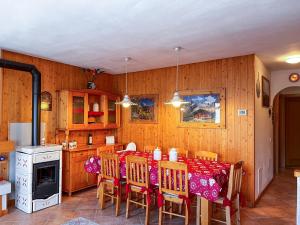 Χώρος καθιστικού στο Relax a Roana - Garage e Wifi