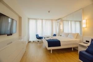 Televiisor ja/või meelelahutuskeskus majutusasutuses MY SUNSHINE APARTMENTS BATuMI