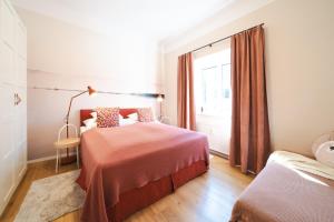 Katil atau katil-katil dalam bilik di Red flat by GrazRentals direct by University & free parking