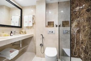 a bathroom with a shower and a toilet and a sink at Apartamento Puerto Portals in Portals Nous +11 photos
