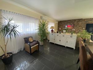 a living room with a couch and a table with plants at Casa do Avô in Carvide