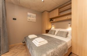 パコシュタネにあるHigh standard mobile home "Enjoy by Beach" - Pakoštane, beach Janiceのギャラリーの写真