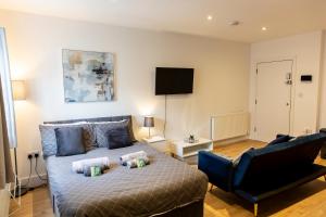 a bedroom with a bed and a chair at New! Central & Cosy with Smart TV, Book Your Stay! in Maidstone