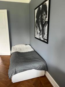 a bed in a room with a picture on the wall at Fria Bad in Helsingborg +7 photos