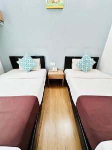 Postel nebo postele na pokoji v ubytování CHARISMA HOTEL