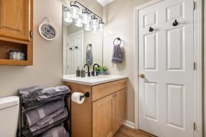 Ένα μπάνιο στο 2 bed 1 bath In-unit laundry, pet friendly,carport +28 φωτογραφίες