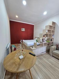Ruang duduk di Shiraz Apartment