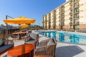 Бассейн в Four Points by Sheraton Myrtle Beach или поблизости