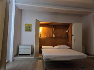 a bedroom with a bed and a wooden headboard at Bellavista Monolocale in Foligno