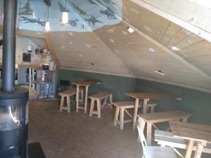 Restoran atau tempat lain untuk makan di JVT Cabins
