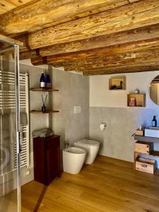 Koupelna v ubytování Casa Colli Impervi + 19 fotografií