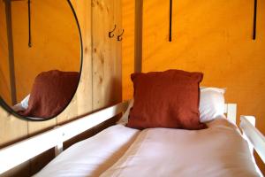 Ένα ή περισσότερα κρεβάτια σε δωμάτιο στο Seven Hills Hideaway - Two Bedroom