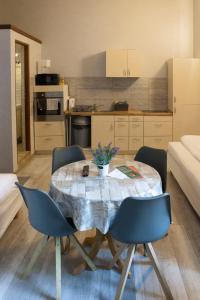 a kitchen with a table and chairs in a room at Pension 11 Apartments by Lorenc in Berlin +27 photos