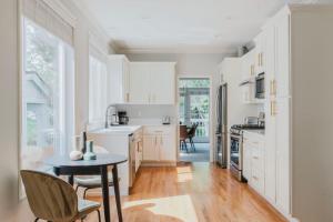 Gallery image of Blueground Issaquah balcony wd parking SEA-759 in Seattle