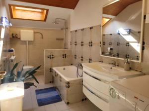 O baie la Apartment in Tribalj 33528 +40 fotografii