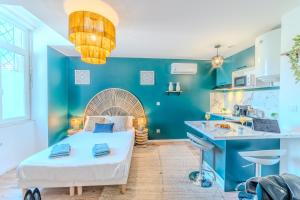 Η κουζίνα ή μικρή κουζίνα στο Orchidée Parking & Clim - Roanne centre-ville