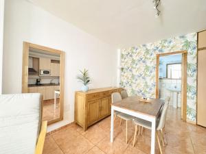 Apartamentos Ohana - Edificio Tonillo的厨房或小厨房