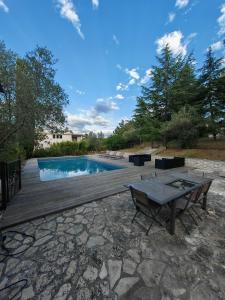 Πισίνα στο ή κοντά στο Le domaine des cigales