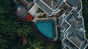 Piscina de la sau aproape de Le Cardinal Resort Mauritius