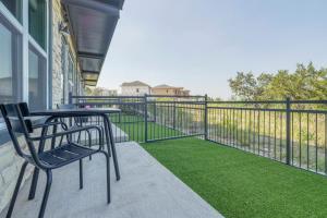 Gallery image of Blueground Austin pool nr Walnut Creek ATX-258 in Austin