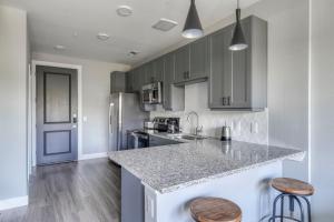 Gallery image of Blueground Austin pool nr Walnut Creek ATX-258 in Austin