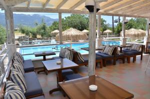 Bazén v ubytování Blue Nest Hotel nebo v jeho okolí