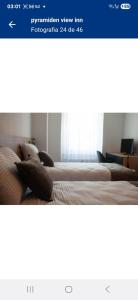 เตียงในห้องที่ Old town pyramids view