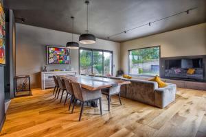 Photo de la galerie de l'établissement Luxury Villa Orion with heated Pool, Billard, à Biéville-Beuville