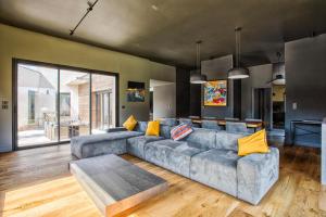 Photo de la galerie de l'établissement Luxury Villa Orion with heated Pool, Billard, à Biéville-Beuville